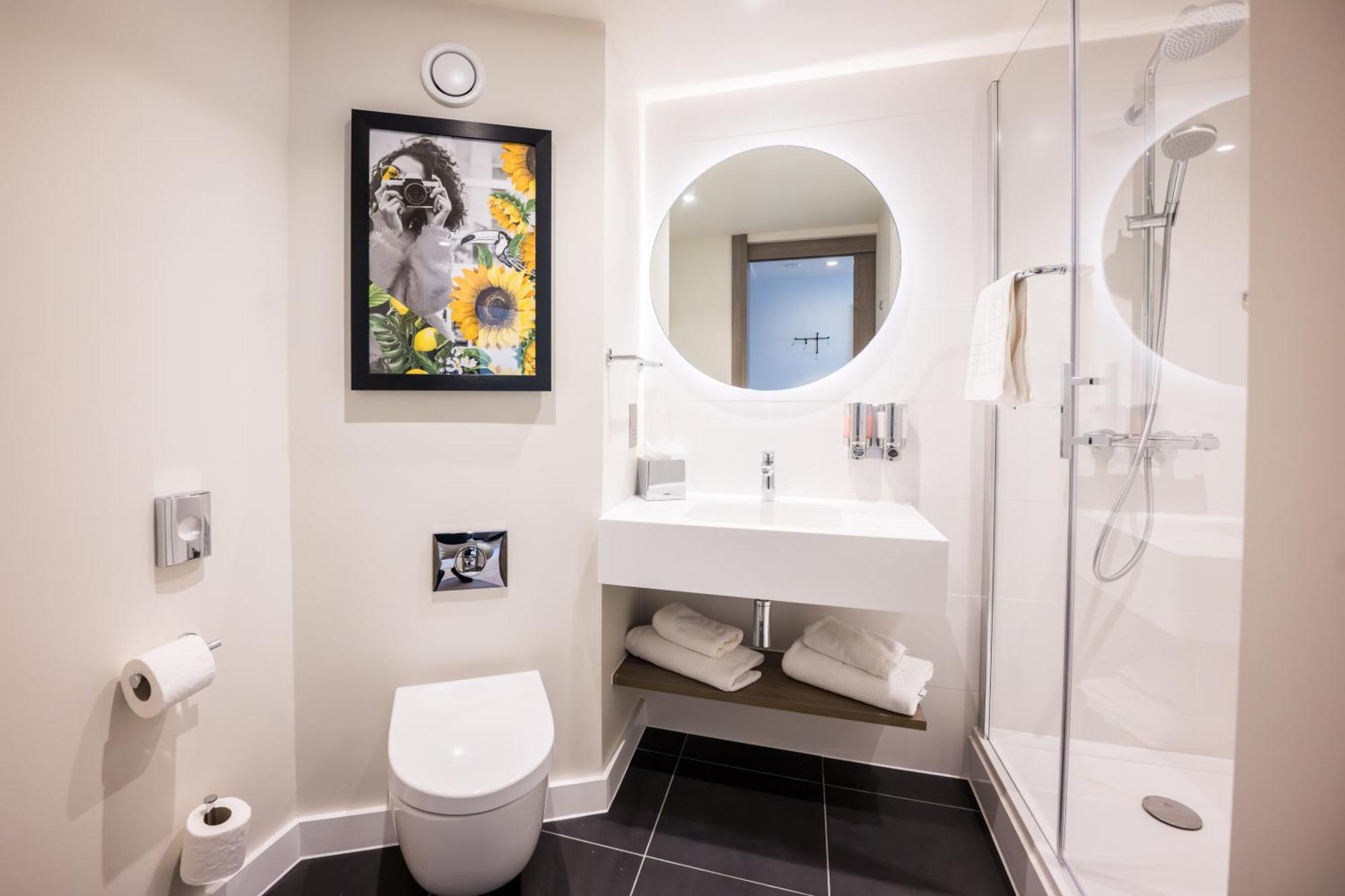 Отель Hampton By Hilton 3*