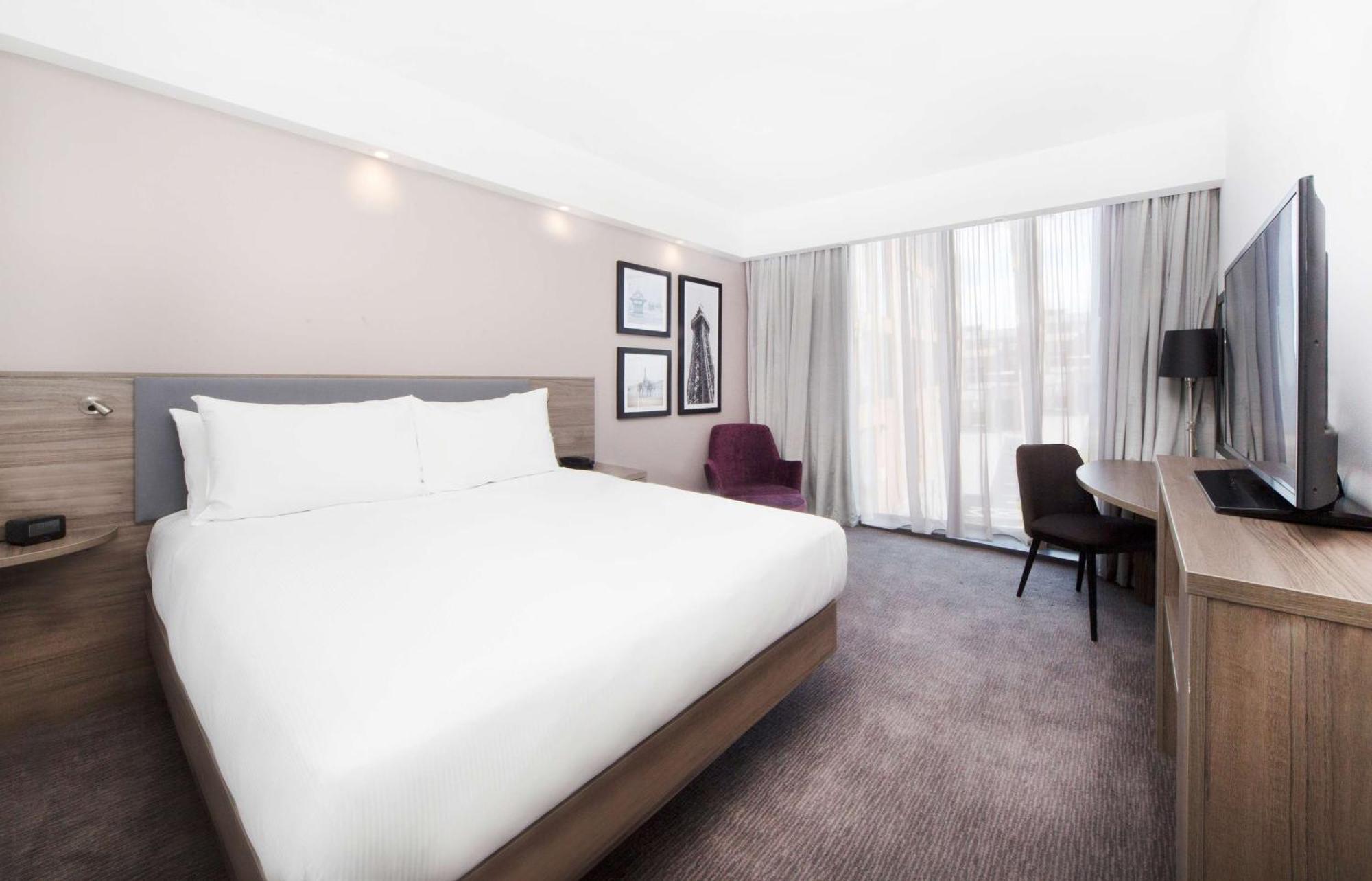 Отель Hampton By Hilton 3*